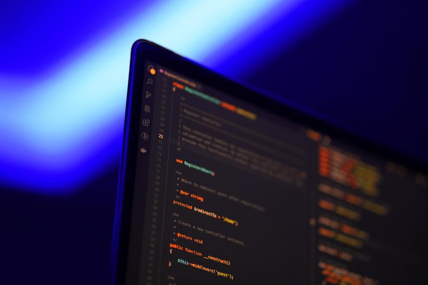 Работающих за рубежом айтишников могут обязать платить налоги в России