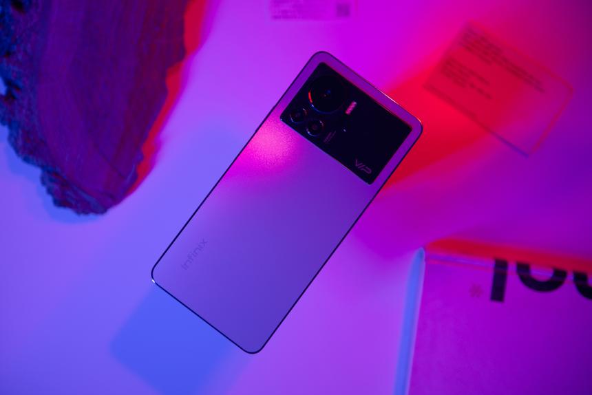 Видели ли вы когда-нибудь смартфон среднего класса в максимальном тюнинге и VIP-комплектации?