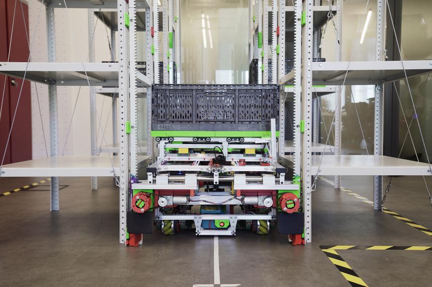 Видео: как работают складские роботы Яндекса