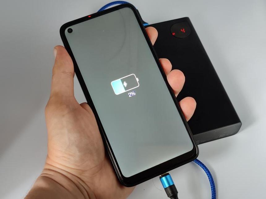 Почему ваш смартфон так долго заряжается: восемь возможных причин 