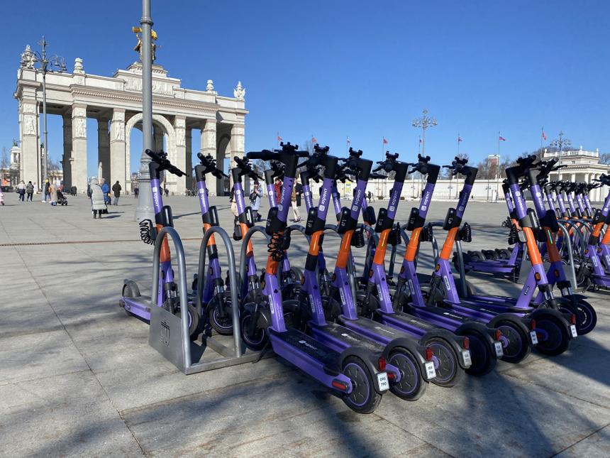 В России появилась аренда самокатов с автопилотом