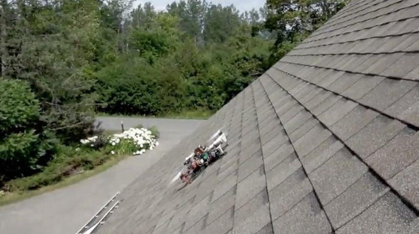 Учёные научили беспилотники приземляться на наклонные крыши домов