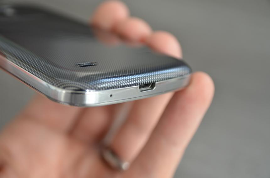 Эксперт: ваш смартфон следит за вами. Но не через камеру, а микрофон