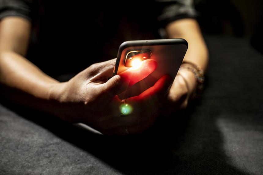 Достаточно простой вспышки: учёные научили смартфон с высокой точностью измерять насыщенность крови кислородом