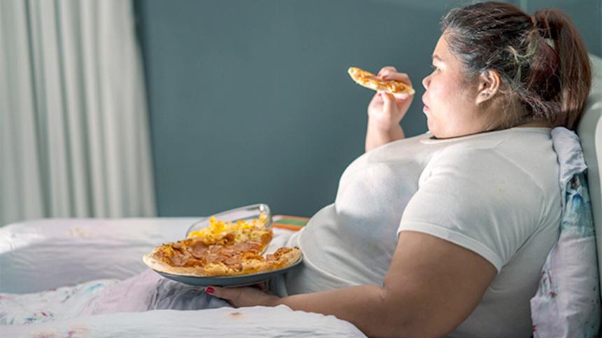 Врач рассказал, как справиться с повышенным аппетитом
