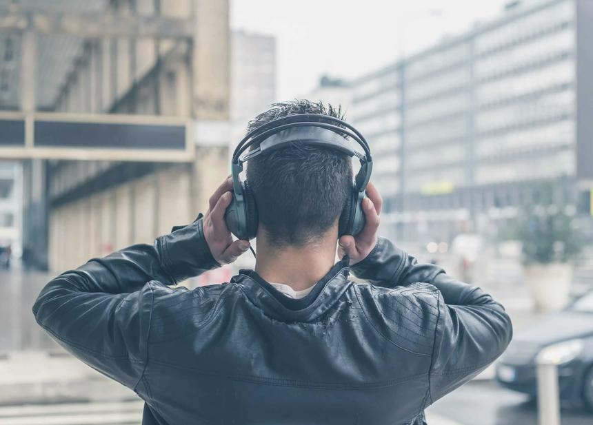 Зарубежные певцы начали изымать свои записи из российских стриминговых платформ