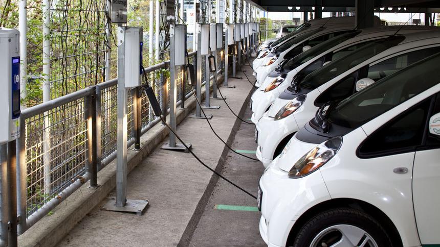 Почему нынешние электромобили не смогут полностью вытеснить бензиновые аналоги