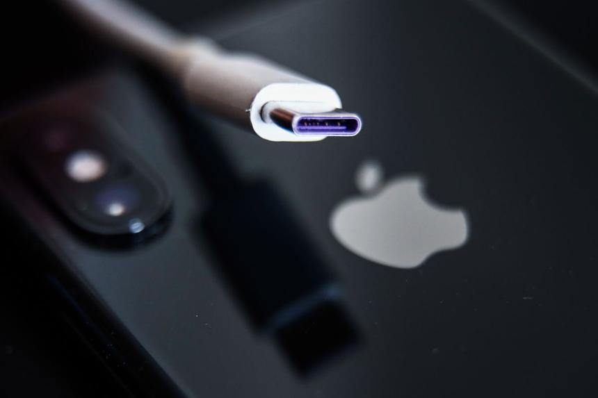Какая модель iPhone первой перейдёт на USB-C вместо Lightning