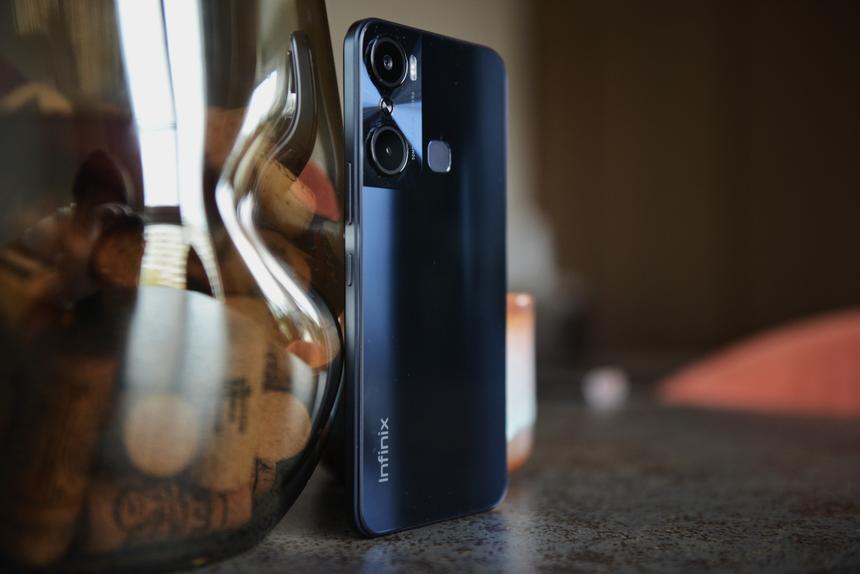 Если вы искали бюджетный смартфон, который выглядит круто и дорого