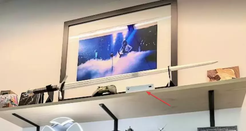 Топ-менеджер Microsoft «засветил» устройство, позволяющее запускать Xbox-игры без самой консоли