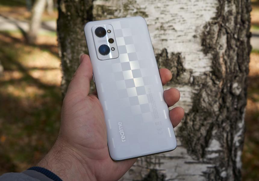 Почти идеальный смартфон для любителей мощных процессоров и крутой автономности по цене ниже флагманов