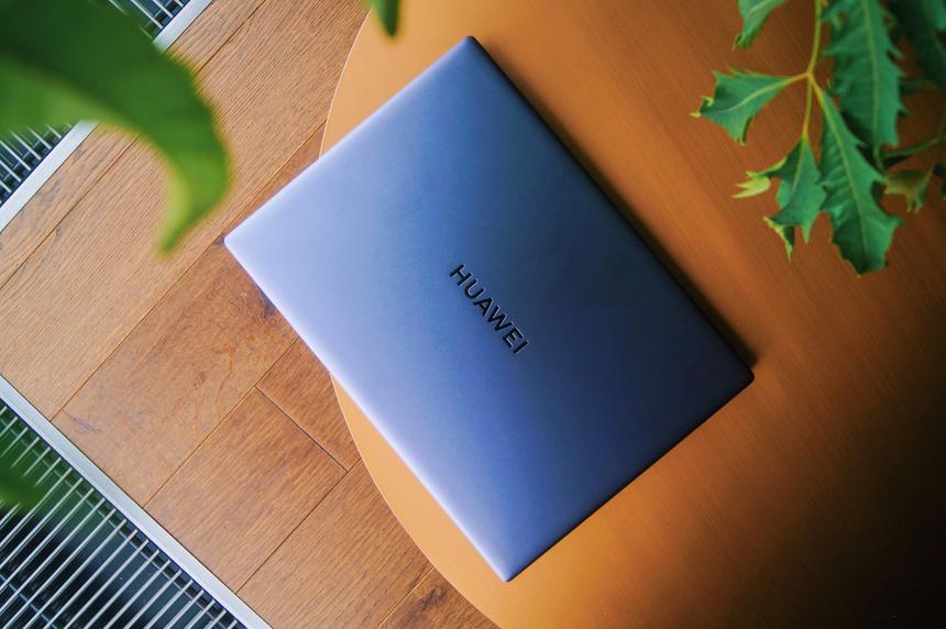 Игровые ноутбуки мощные, но толстые. Офисные — компактные, но слабые. Но есть вариант лучше