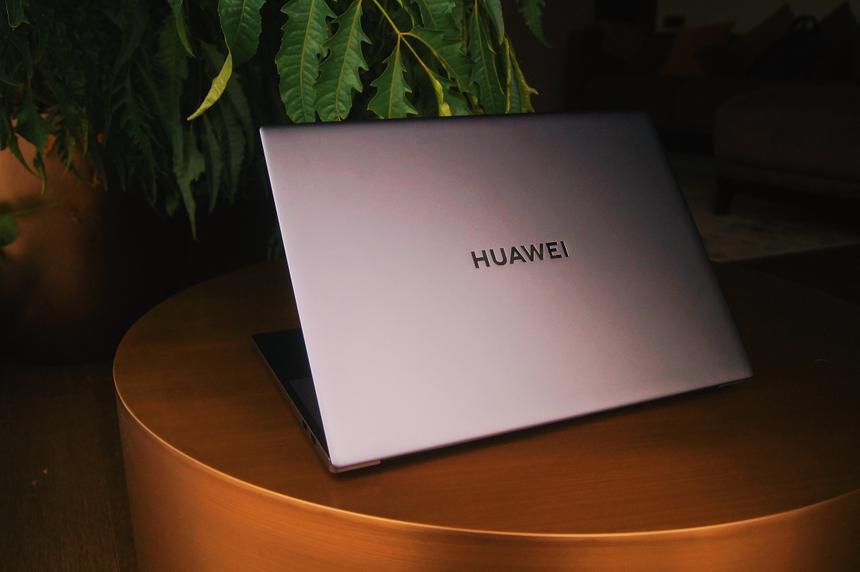 Игровые ноутбуки мощные, но толстые. Офисные — компактные, но слабые. Но есть вариант лучше