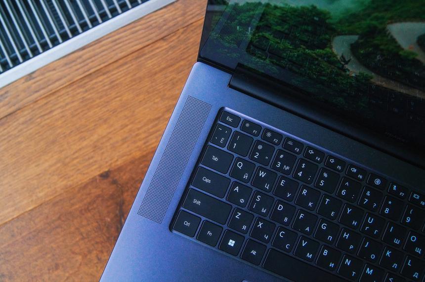 Игровые ноутбуки мощные, но толстые. Офисные — компактные, но слабые. Но есть вариант лучше