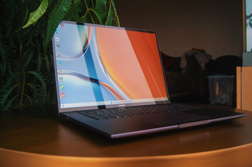 Игровые ноутбуки мощные, но толстые. Офисные — компактные, но слабые. Но есть вариант лучше