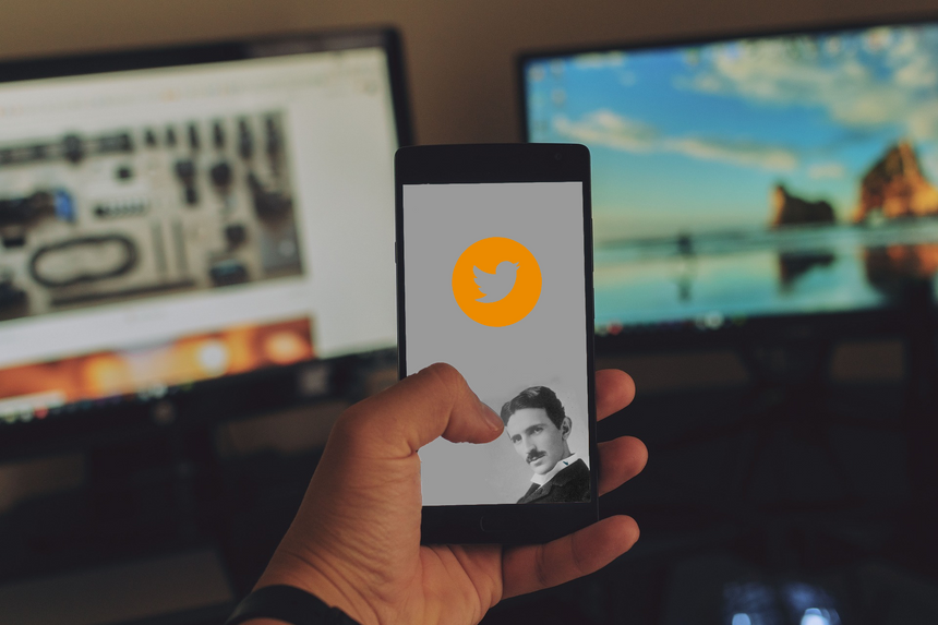 Глава Twitter создаст свой телефон, если приложение удалят из магазинов