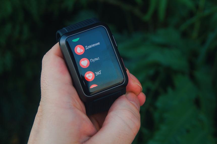 Это самые продвинутые наручные часы с возможностью измерять артериальное давление