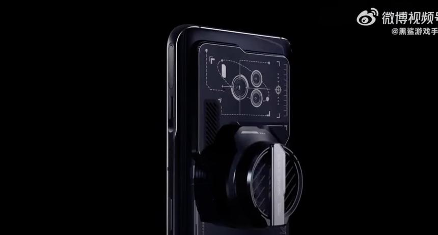 «Дочка» Xiaomi представила мощный игровой смартфон с внешним вентилятором