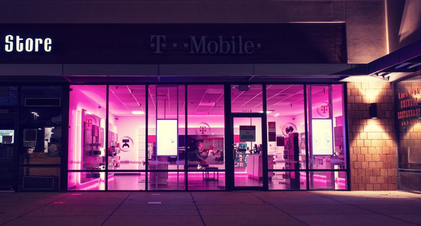 Владельцу салона связи дали 10 лет тюрьмы за разблокировку смартфонов