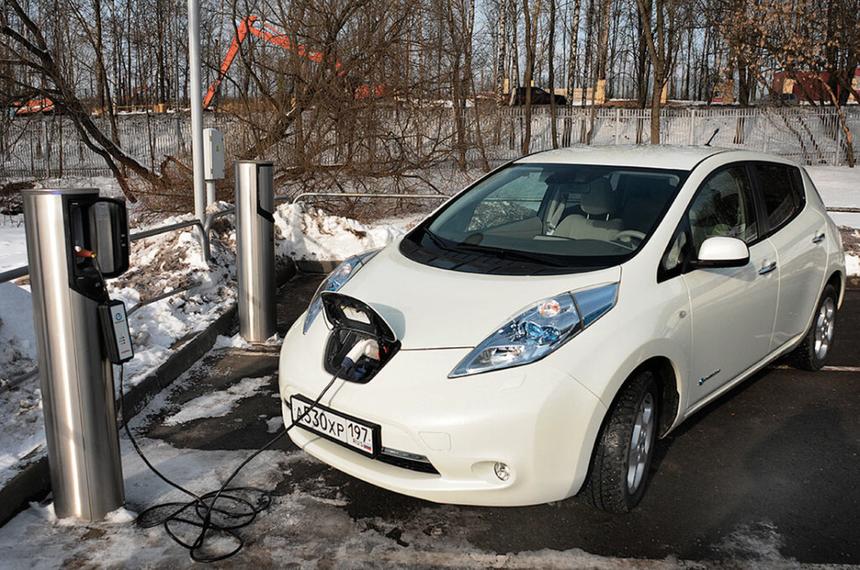 Глава АвтоВАЗа рассказал, когда электромобили в России станут популярнее машин с ДВС