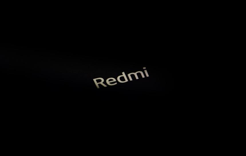 Новые часы, браслет и наушники Xiaomi Redmi показали на официальном постере