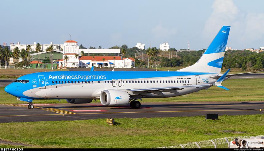 Бортпроводница рассказала, какие места на самолёте самые грязные