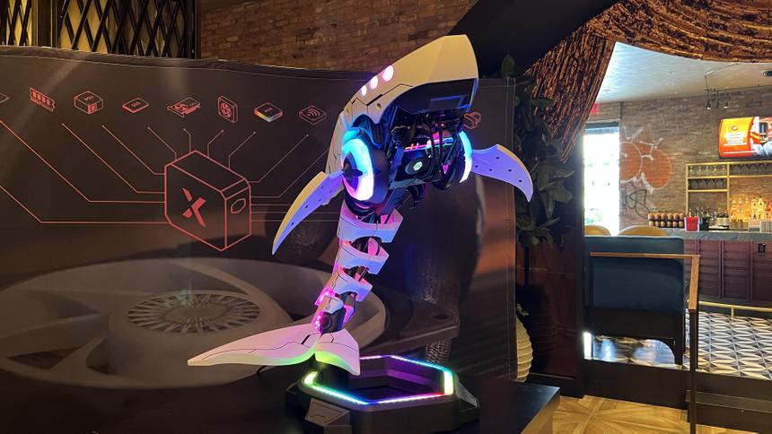 Посмотрите на странный компьютер в форме акулы