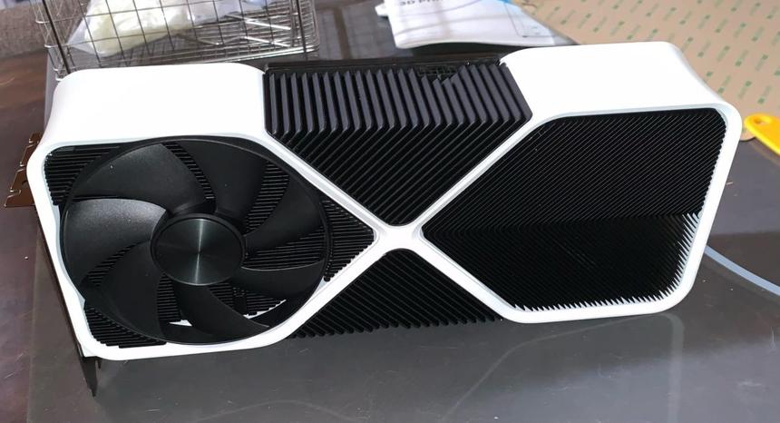 Как видеокарта NVIDIA RTX 4080 выглядела бы в белом корпусе