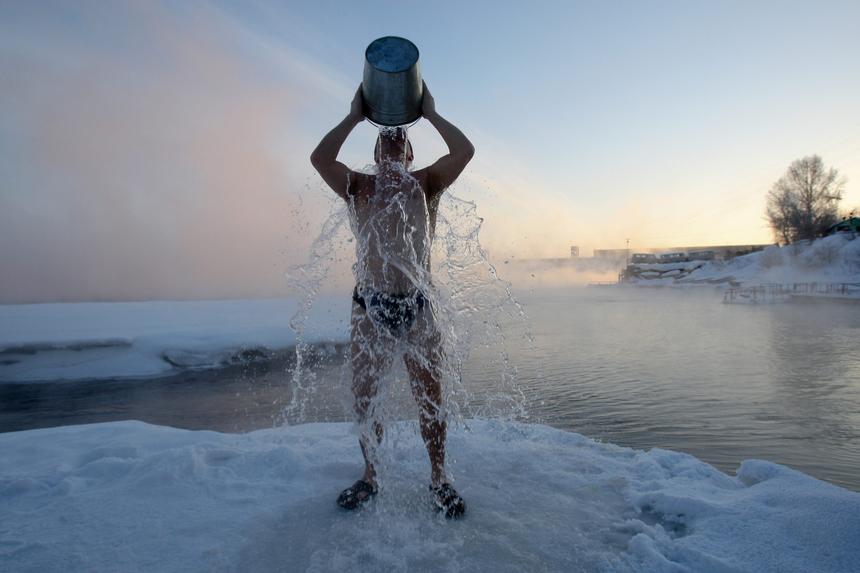 Врач объяснила, как правильно начинать моржевание