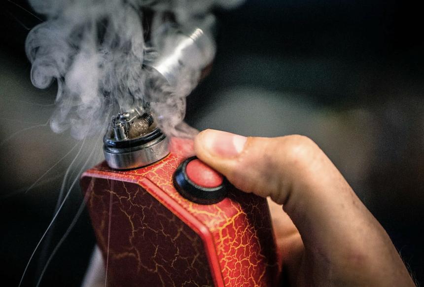 Депутат объяснил, зачем в России нужно полностью запретить вейпы