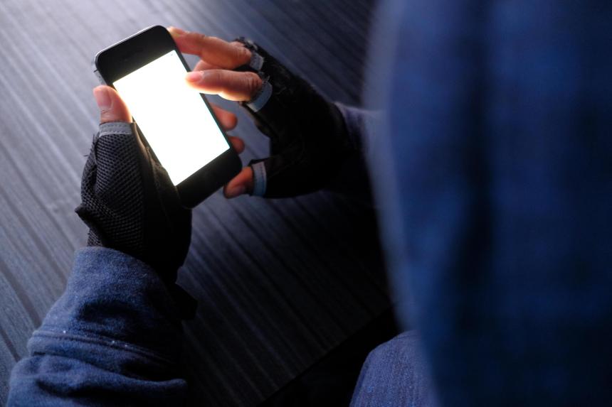 Многоходовочка: прежде чем обмануть, мошенники начали втираться к российским пенсионерам в доверие