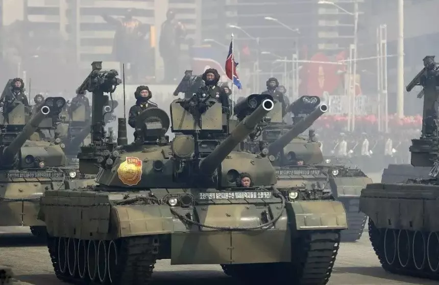 Pokpung-ho IV — хорошо видно блоки с ПТУР и ПЗРК