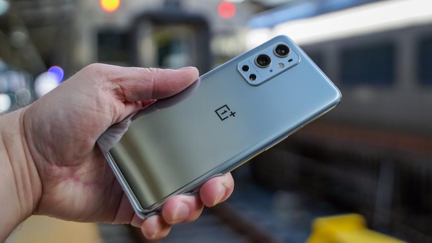 Новая прошивка начала выводить из строя смартфоны OnePlus 9 и 9 Pro