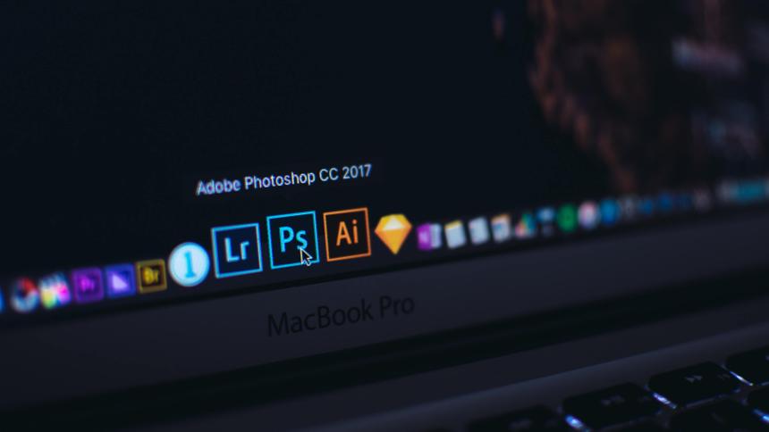 Adobe ушла из России. Но за пиратский Photoshop вас всё равно могут оштрафовать