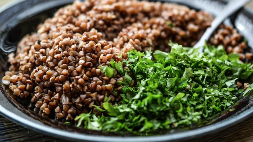 Гречневая каша может быть вредной для здоровья: врач рассказала, кому