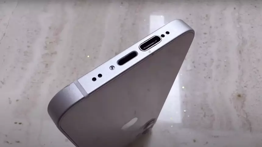 Да, это двухпортовый iPhone с Lightning и USB-C