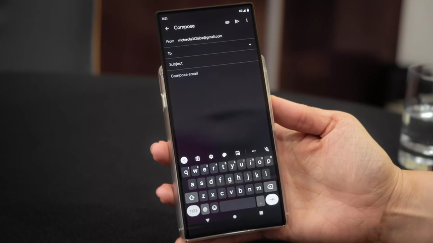 Motorola представила свой первый смартфон с выдвигающимся дисплеем на MWC 2023