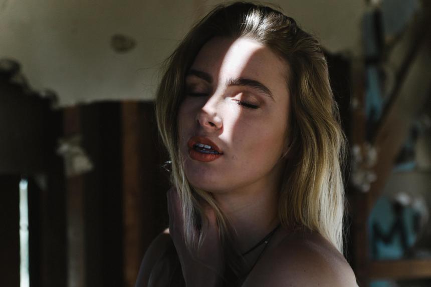 Зависимость от порно может быть связана с особым восприятием времени