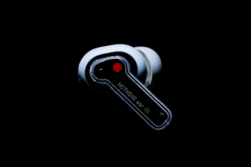 Когда выйдет новое поколение «прозрачных» наушников Nothing Ear. Названа дата