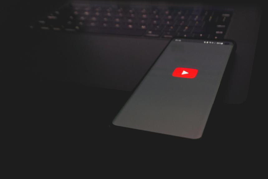 YouTube разрешил блогерам ругаться матом