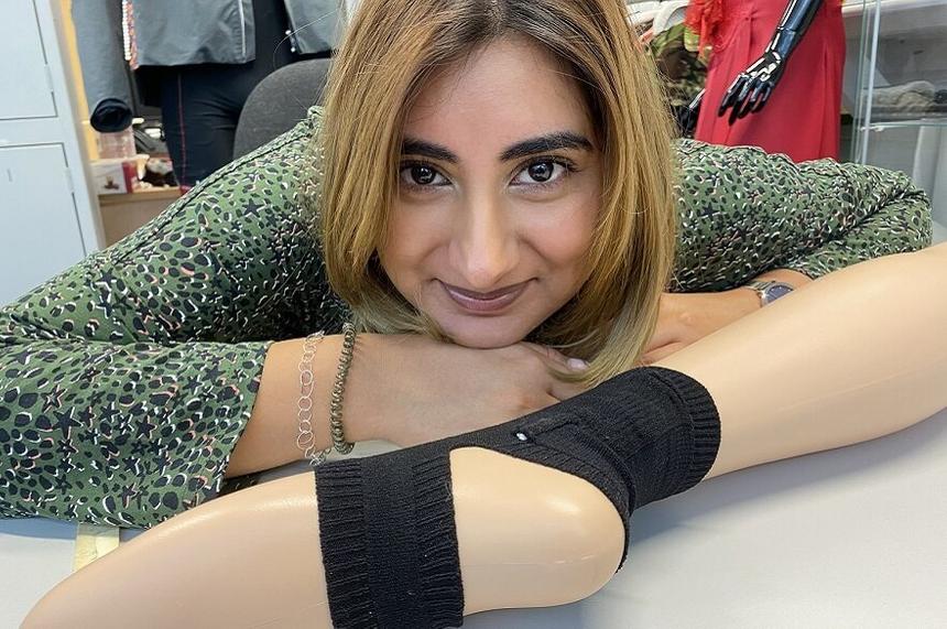 Новые носки предупреждают пожилых об опасности упасть