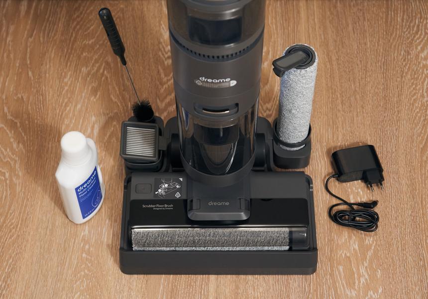 Пылесос на базе + остальной комплект (кроме средства для очистки — его придётся хранить где-то отдельно)