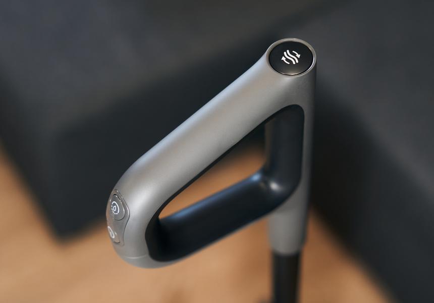 Сверху — кнопка самоочистки