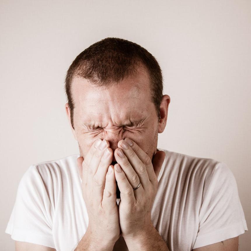 Чем опасно для здоровья сдерживание чихания