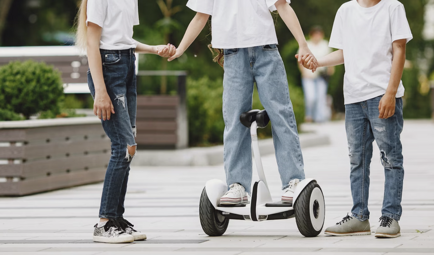 Возгорание батареи гироскутера убило двух детей