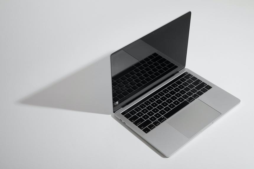 Гигантский MacBook Air может увидеть свет совсем скоро