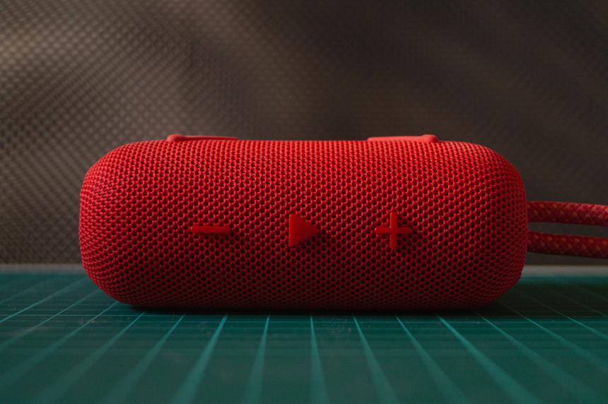 По идее, можно продеть в петлю и ремень. Однако опция «ремень» поддерживается не всеми моделями штанов