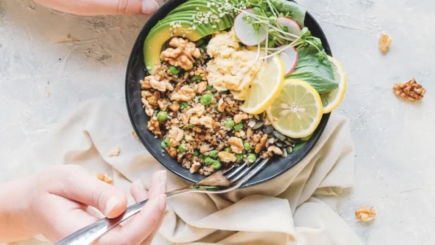 Почему после еды нельзя сразу ложиться в постель