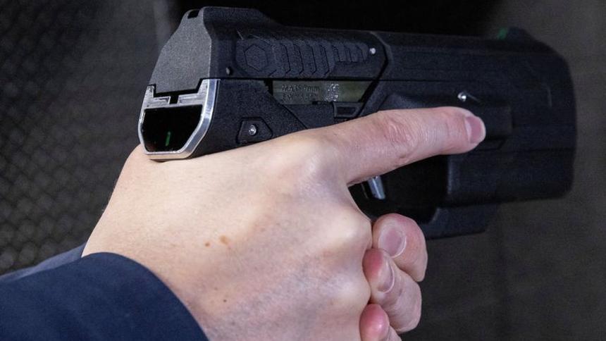 Пистолет с технологией распознавания лица поступил в продажу