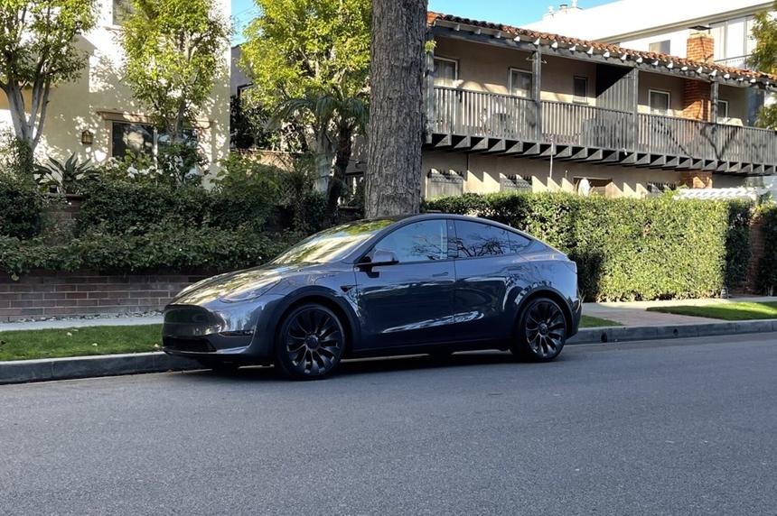 Tesla доказала в суде «невиновность» автопилота: владелица использовала систему не по инструкции